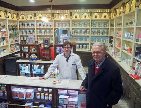 scar Baltar Bescansa lleva al frente de la farmacia seis aos, desde que su padre se jubil.  