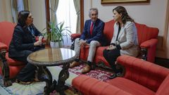 Elena Candia y Mar�a Reigosa coincidieron con Urcola en la necesidad de reconocer la trayectoria profesional de Tom�s Notario Vacas 