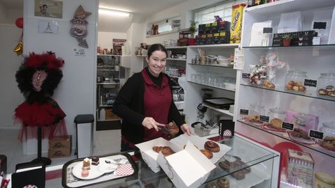 Delphine Moyen, este jueves en su pastelera de la Avenida da Maria