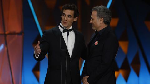 Los actores Daniel Guzm�n y Miguel Herr�n presentan el Goya a mejor maquillaje y peluquer�a.