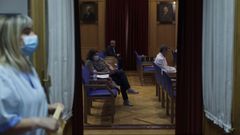 El pleno se celebr� con aforo reducido y medidas de higiene