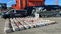 Fardos de coca�na hallados en un barco en Vigo, en imagen de archivo.