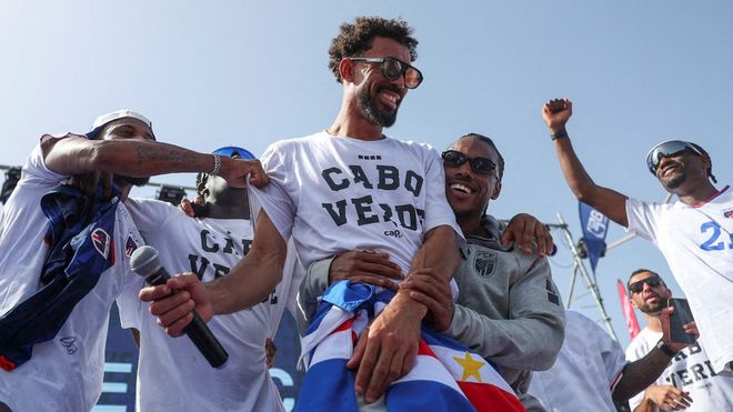 Vozinha, durante las celebraciones en Praia, la capital de Cabo Verde, despu�s del Mundial.