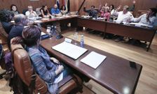 <span lang= es-es >El PP encuentra tres nuevos aliados</span>. Los siste concejales del PP estaban acostumbrados a votar casi siempre, excepto alguna situaci�n excepcional, en solitario como se ve en la imagen. Ahora contar�n asiduamente con tres nuevos aliados, dos ediles de CxG-CCTT y el de IG.. 