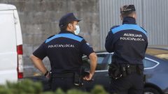 Agentes de la Polic�a Local, que se vio obligada a intervenir en el centro m�dico