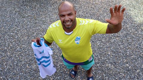 Flori, que también tiene experiencia como delantero, asegura que está dispuesto a jugar en cualquier posición.