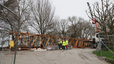 Obras de rehabilitaci�n de la pasarela peatonal del Alfonso Molina.