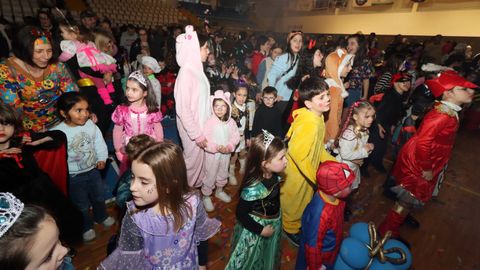 FESTIVAL DE DISFRACES EN EL PABELLON DE A CACHADA