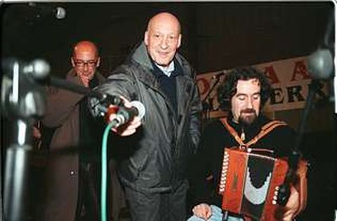 Suso Vaamonde, en el centro, en un homenaxe recibido meses antes de fallecer