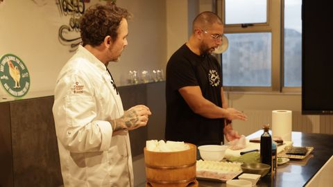 Antonio Reboredo y Paolo, durante el taller que imparti� en el CIFP Paseo das Pontes