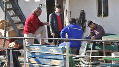 Refugiados sirios piden asilo en el puerto de Mar�n