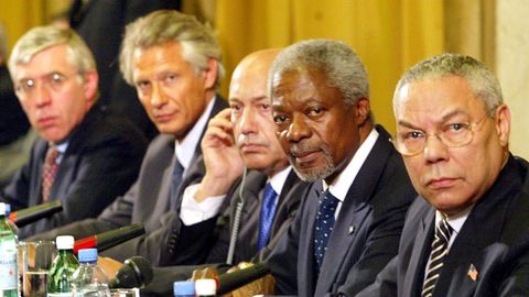 Dominique de Villepin, segundo por la izquierda, tras una reuni�n del Consejo de Seguridad de la ONU en el 2003