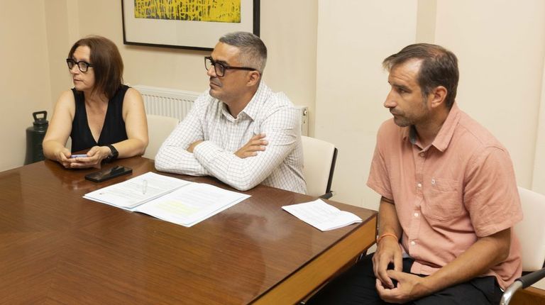 El anuncio del convenio que ir� al pleno de Carballo del lunes fue realizado por ayer en el Concello por el alcalde, Daniel P�rez, acompa�ado de los concejales Maica Ures y Juan Seoane. Fue pr�cticamente monogr�fico, y m�s largo de lo habitual en este tipo de actos, dada la importancia del proyecto