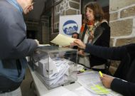 <span lang= es-es >Primarias en la Marea Pontevedra</span>. Ayer fue día de elecciones primarias en  la Marea Pontevedra. Las votaciones se desarrollaron durante toda la jornada en la casa sindical. Con un único aspirante a cabeza de lista (Luis Rei), ayer se decidían los puestos 2 al 15 de la candidatura.