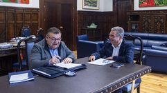 El alcalde de Paderne de Allariz, Manuel Prez, y el presidente de la Diputacin, Luis Menor
