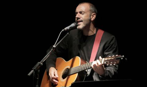 O artista ourensán traballa nun disco de duetos que agarda editar neste ano