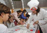 <span lang= gl >Ciencia no Pazo</span>. O CSIC sumouse � Semana do Libro e a Lectura de Carballo cun ameno obradoiro sobre ciencia. 