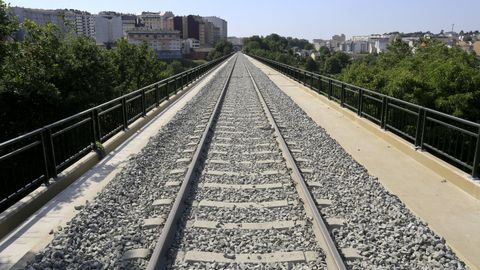 La ampliaci�n del viaducto de A Chanca. Todo est� listo para reabrir la renovada v�a de ferrocarril entre Lugo y Monforte, suspendida desde el 10 de enero. El trazado a su paso por el viaducto de A Chanca ha sido ampliado, ya que se instalar� en los pr�ximos meses la electrificaci�n. 