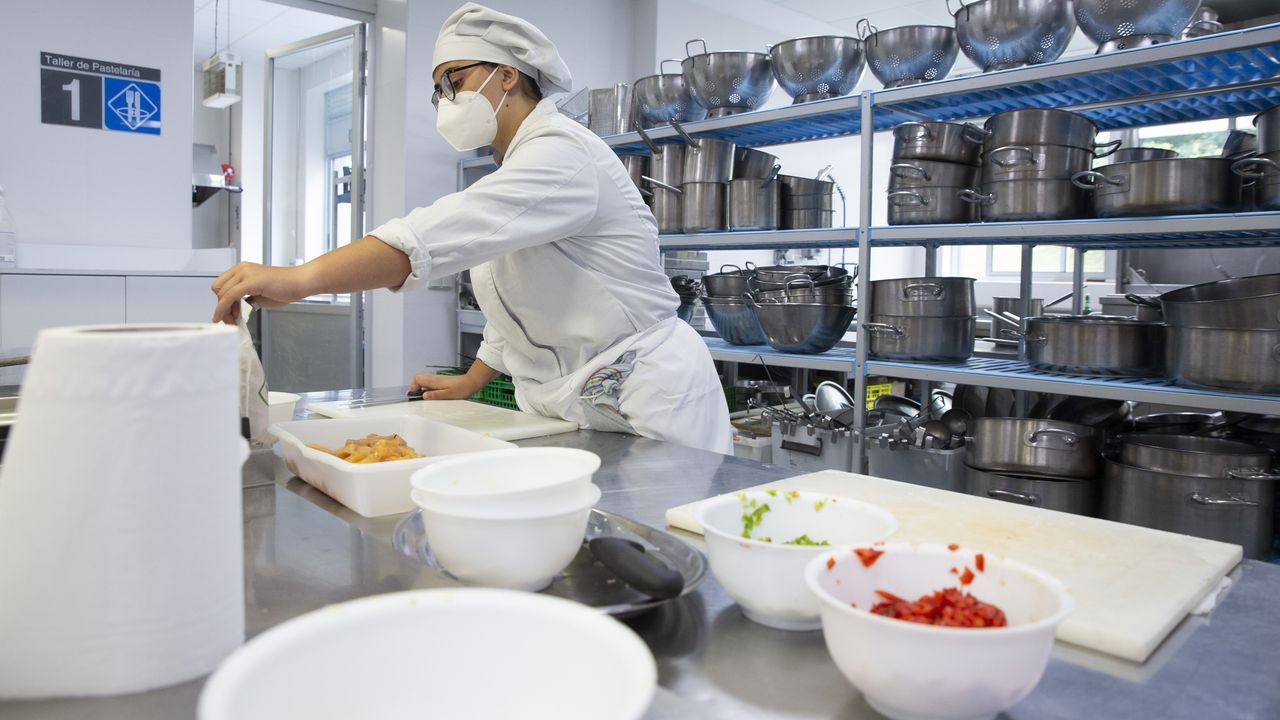 La Xunta licita, por 511.106 euros, la unidad de dietética de los hospitales de Conxo y Clínico