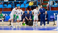 Gerard Casas junto a Novoa en el partido frente al Ja�n