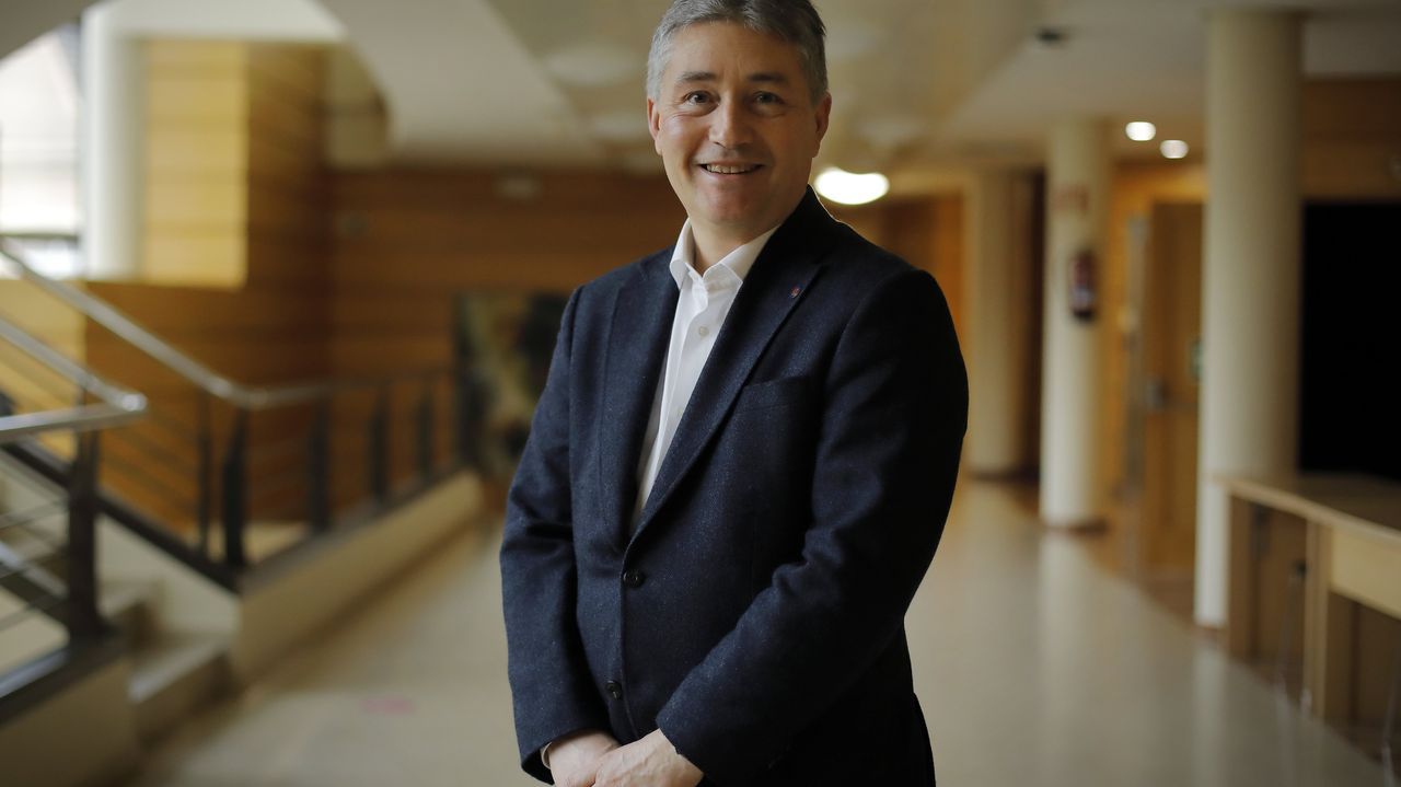 Ricardo Cao espera que la Universidade de Santiago ratifique la propuesta de descentralización de Medicina