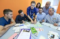 Los monitores, en el centro Galwy, comparten un curso para parados de Lugo Emprego Activo. 