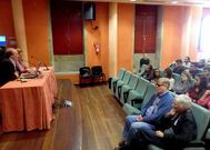 Un instante de la charla que tuvo lugar ayer por la ma�ana.