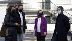 Imagen de archivo de una visita de Gonzalo Trenor y Ethel V�zquez a Porto do Son, donde fueron recibidos por Luis Oujo y Mar�a Maneiro