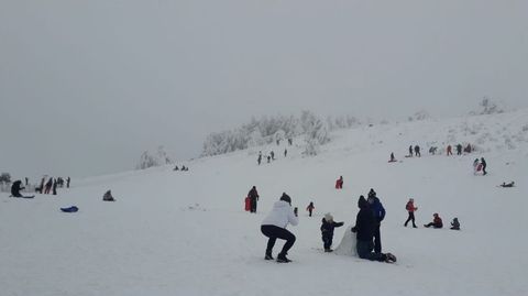 El entorno de la estacin de montaa se llen este fin de semana de visitantes