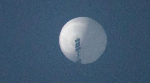 El globo esp�a, sobrevolando la ciudad de Billings, en Montana (EE.UU.)