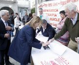 Recogida de firmas para solicitar m�s servicios para el HULA. 