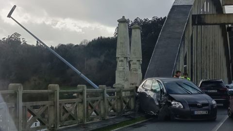 Estado en el que qued� uno de los coches implicados en el choque en O Pedrido.