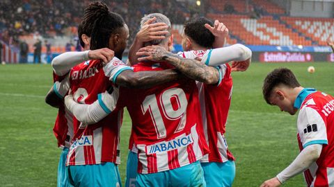Celebraci&oacute;n del segundo gol del Lugo frente al Guadalajara, obra de Unzueta de penalti