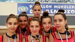 La componentes del equipo del Violeta de gimnasia r�tmica