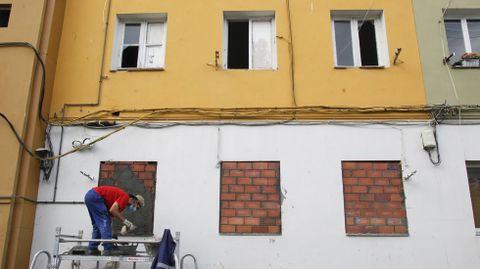 Tapiado de un piso el martes en la calle Cedeira para evitar su ocupaci�n ilegal