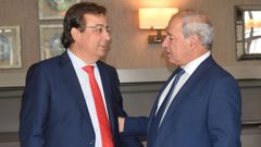 Fern�ndez Vara y Tom�, de izquierda a derecha, en la reuni�n en C�ceres