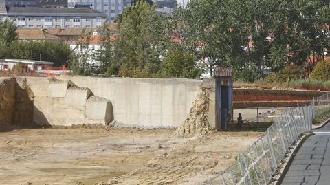 Aspecto actual del t�nel de la calle Nova de Caranza, con el avance de los trabajos de transformaci�n de la avenida de As P�as.