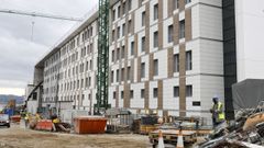 Las obras de construcci�n del nuevo Edificio Este del Arquitecto Marcide, de car�cter asistencial, en una fotograf�a tomada este jueves