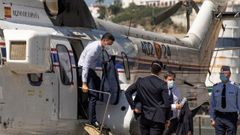 Pedro S�nchez fue increpado por un grupo de personas a su llegada al helipuerto de Ceuta.