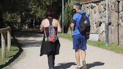 Los ourensanos salieron a aprovechar el buen tiempo en el primer domingo con la ciudad cerrada