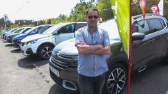 Manuel Montes, ayer, con una peque�a parte de los veh�culos expuestos para Feirauto 