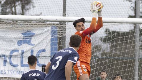 El portero local, Santi Canedo, fue uno de los jugadores destacados