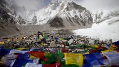 Luto en el Everest en recuerdo de los sherpas muertos