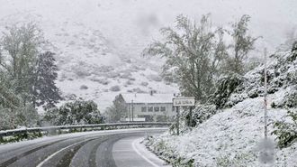 La nieve oblig� a circular con cadenas en cinco puertos de monta�a de la red secundaria de carreteras entre Asturias y Le�n