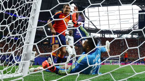 Oyarzabal anota su segundo gol, el tercero de Espa�a ante Arabia.