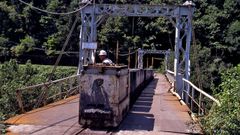 Ferrocarril minero cruzando el puente del Pozo Carrio