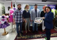 Representantes de la hosteler�a, el Concello y la patronal presentaron el programa junto a la cantante Mari�