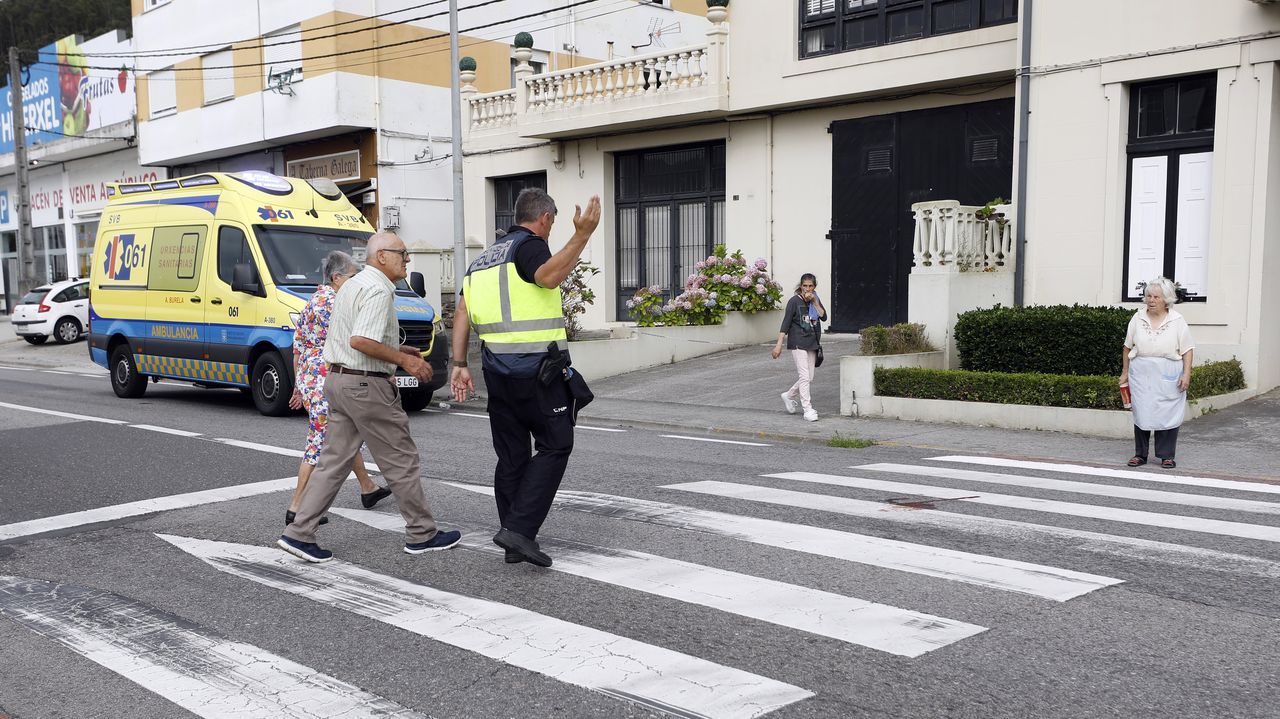 Trasladada al hospital una mujer herida al ser atropellada en un paso ...
