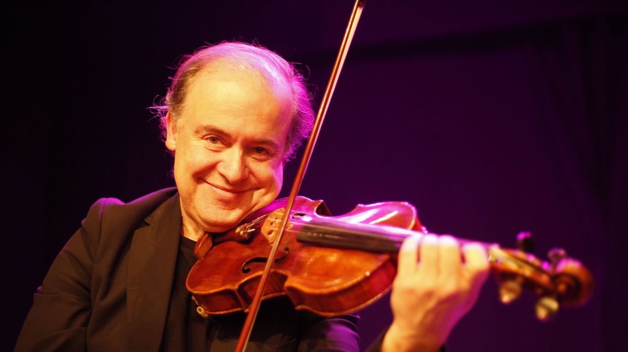 Rogelio Groba invita a conocer «a voz incrible» de Laura del Río en la «capital da música clásica do norte de España»