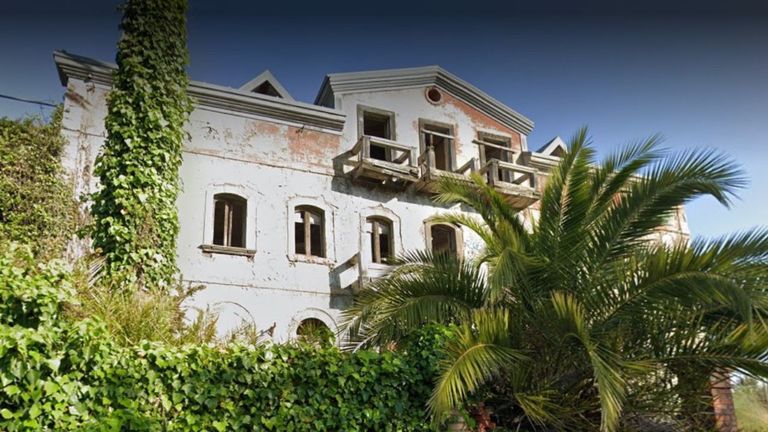 La Casona de Arnao, constru�da en el siglo XIX por iniciativa de la Real Compa��a de Minas
